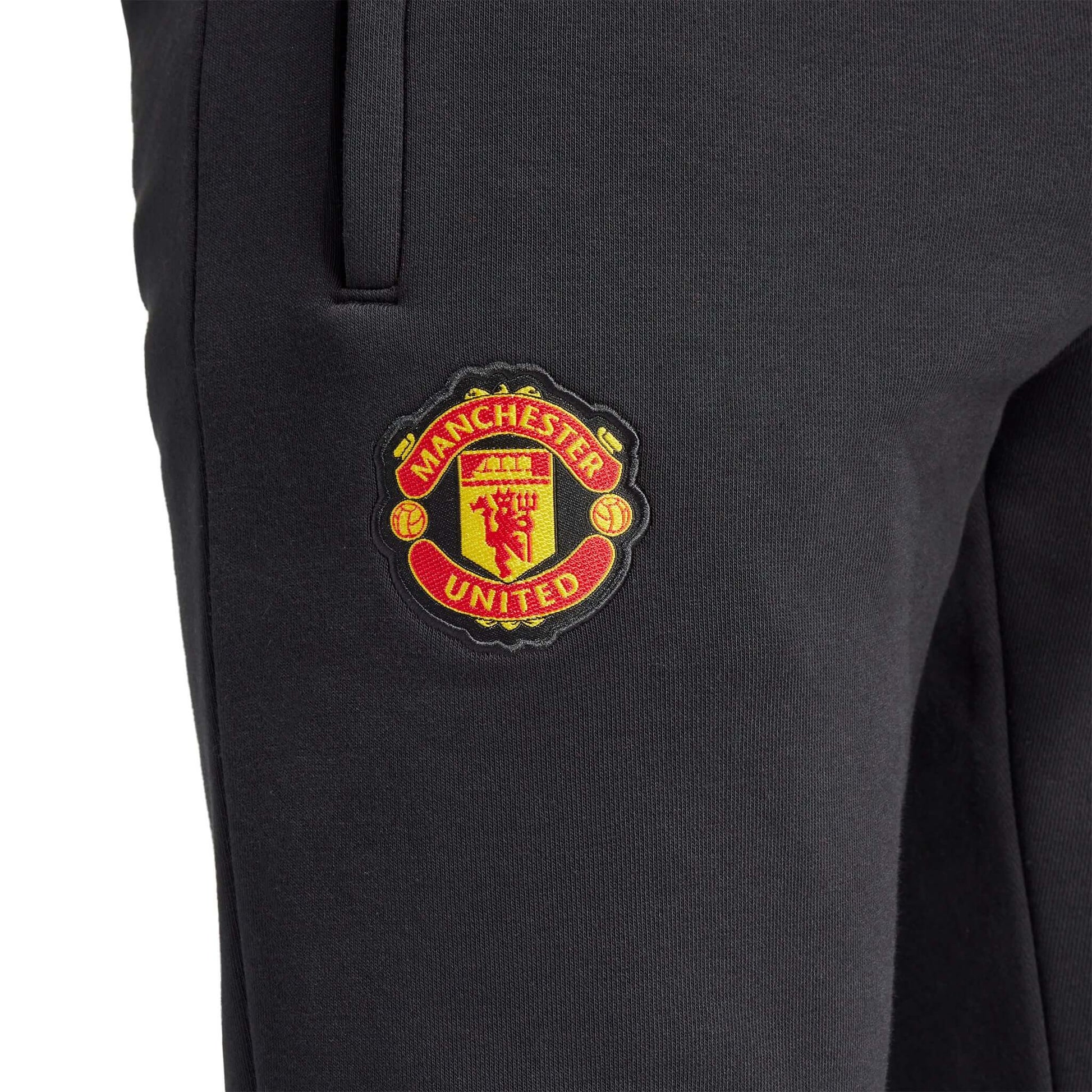 Manchester United FC Essentials Trefoil Tracksuit Pants 2023/24 | EvangelistaSports.com | Canada's Premiere Soccer Store